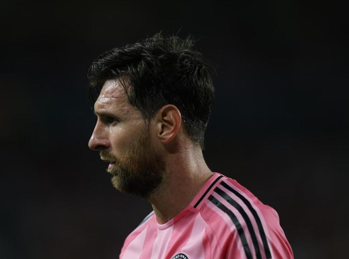 澳门新葡京-领袖！梅西让德保罗别抱怨队友！还示意保安别拦球迷！